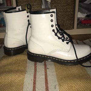 White Doc ( Dr) Martens